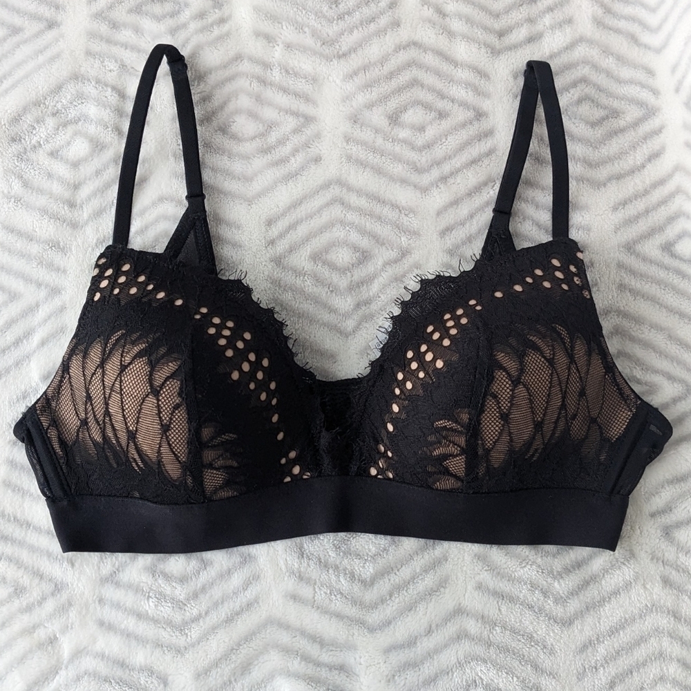 Oysho wireless slightly padded lace bra beige black 32B